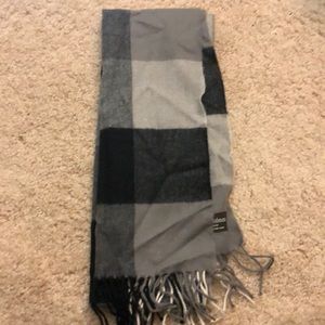 Checkered 100% cashmere scarf